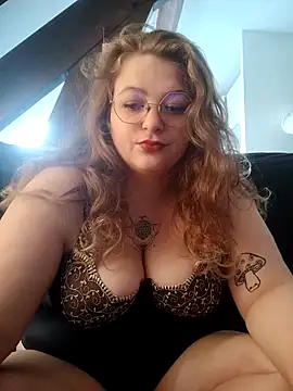 LilouCuriosity online show from 10-29-25, 11:09