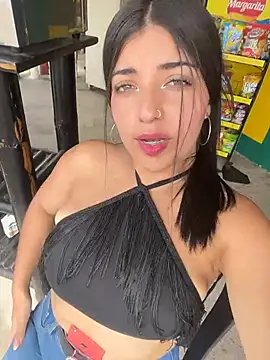 Snapshot of Isaa-Sweet chatting on 12-21-25, 06:31 Isaa-Sweet online show from 12-21-25, 06:31