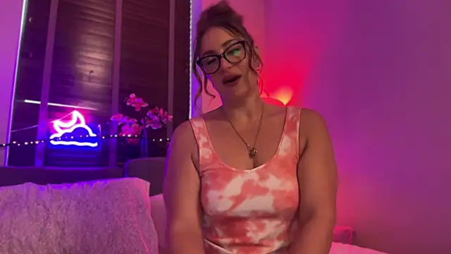 Snapshot of MistresssX chatting on 09-16-25, 04:30 MistresssX online show from 09-16-25, 04:30