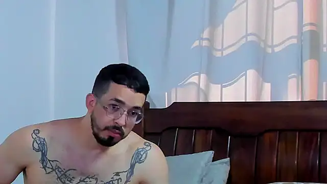 Snapshot of Hunter_Hoott chatting on 09-26-25, 01:51 Hunter Hoott online show from 09-26-25, 01:51