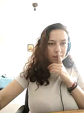 Snapshot of AlanaDesire chatting on 09-13-25, 03:56 AlanaDesire online show from 09-13-25, 03:56