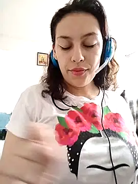 Snapshot of AlanaDesire chatting on 09-14-25, 06:30 AlanaDesire online show from 09-14-25, 06:30