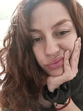 Snapshot of AlanaDesire chatting on 10-17-25, 01:53 AlanaDesire online show from 10-17-25, 01:53