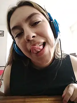 Snapshot of AlanaDesire chatting on 09-27-25, 05:08 AlanaDesire online show from 09-27-25, 05:08