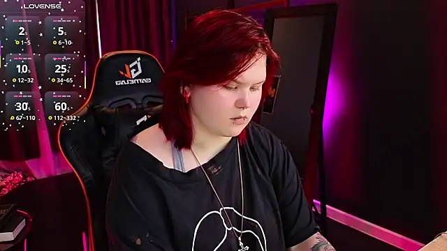 fillisfox  online show from 11-11-25, 03:40