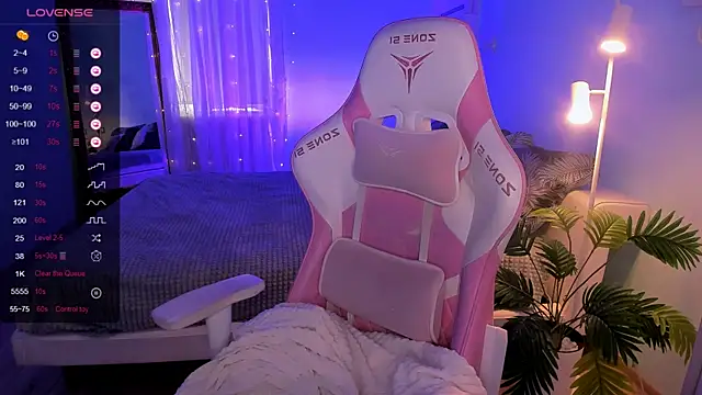 AnyaTaylor  online show from 04-11-26, 02:30