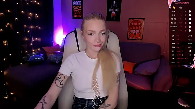 Snapshot of AnyaTaylor_ chatting on 09-30-25, 01:55 AnyaTaylor online show from 09-30-25, 01:55