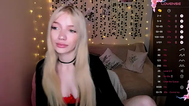 AnyaTaylor  online show from 11-18-25, 02:05