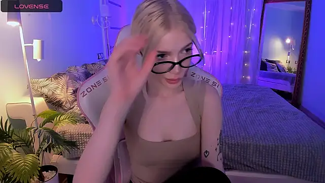 AnyaTaylor  online show from 04-19-26, 02:45