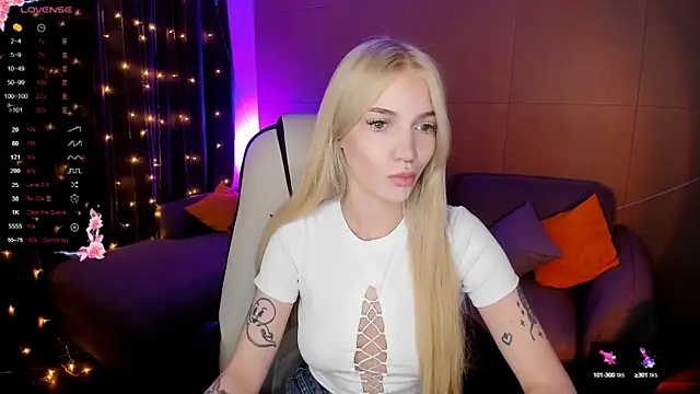 Snapshot of AnyaTaylor_ chatting on 10-13-25, 02:13 AnyaTaylor online show from 10-13-25, 02:13