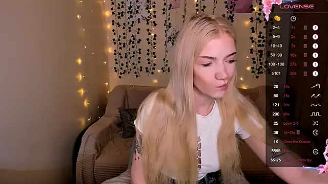 Snapshot of AnyaTaylor_ chatting on 10-17-25, 02:26 AnyaTaylor online show from 10-17-25, 02:26