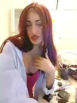 Snapshot of kendrafarq chatting on 09-13-25, 02:17 kendrafarq online show from 09-13-25, 02:17