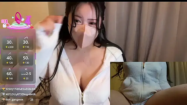 Snapshot of ___momo___0717 chatting on 09-16-25, 02:29 momo 0717 online show from 09-16-25, 02:29