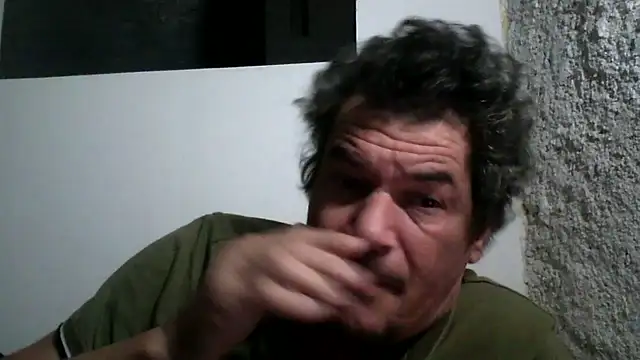 Snapshot of twitshe chatting on 10-21-25, 10:53 twitshe online show from 10-21-25, 10:53