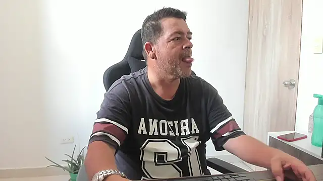 massimo dannger online show from 10-15-25, 06:16