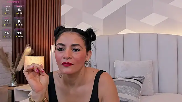 Snapshot of Mommy_Naughty chatting on 10-17-25, 11:12 Mommy Naughty online show from 10-17-25, 11:12