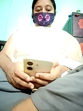 Snapshot of jenyfer709 chatting on 02-12-26, 04:01 jenyfer709 online show from 02-12-26, 04:01