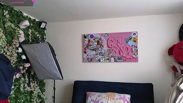 MiaVelvetDoll online show from 03-18-26, 02:41