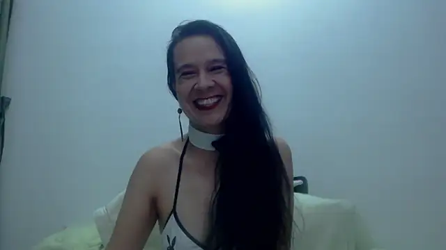 Snapshot of Aileendarkhot chatting on 10-18-25, 04:14 Aileendarkhot online show from 10-18-25, 04:14