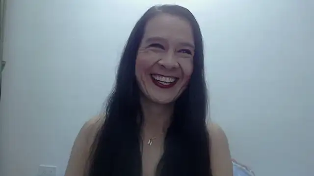 Snapshot of Aileendarkhot chatting on 09-21-25, 10:48 Aileendarkhot online show from 09-21-25, 10:48