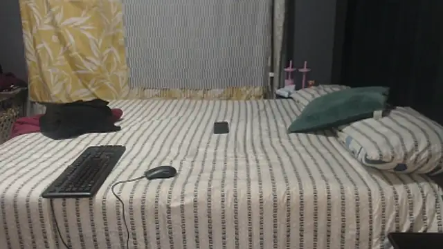 Snapshot of SEXYHUGEASS21 chatting on 06-06-26, 05:56 SEXYHUGEASS21 online show from 06-06-26, 05:56