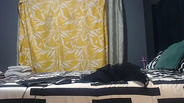 Snapshot of SEXYHUGEASS21 chatting on 07-15-26, 05:47 SEXYHUGEASS21 online show from 07-15-26, 05:47