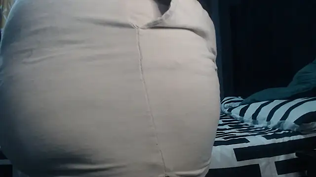 Snapshot of SEXYHUGEASS21 chatting on 07-16-26, 04:26 SEXYHUGEASS21 online show from 07-16-26, 04:26