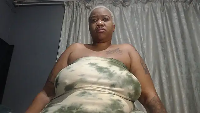 SEXYHUGEASS21 online show from 04-08-26, 03:30