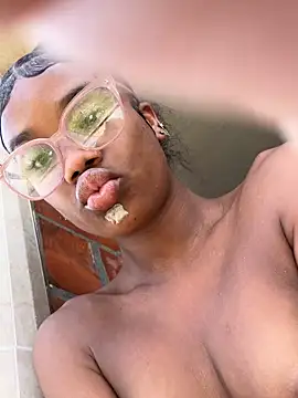Snapshot of EbonyWildYou chatting on 10-26-25, 04:29 EbonyWildYou online show from 10-26-25, 04:29