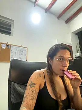 Snapshot of Sophia_House_ chatting on 10-20-25, 02:13 Sophia House  online show from 10-20-25, 02:13