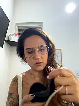 Snapshot of Sophia_House_ chatting on 10-21-25, 09:36 Sophia House  online show from 10-21-25, 09:36