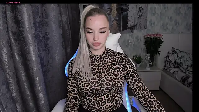 KiraKrox online show from 09-08-25, 05:23