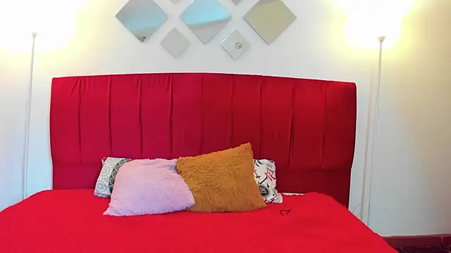 Snapshot of Electra__moon chatting on 10-18-25, 02:24 Electra moon online show from 10-18-25, 02:24