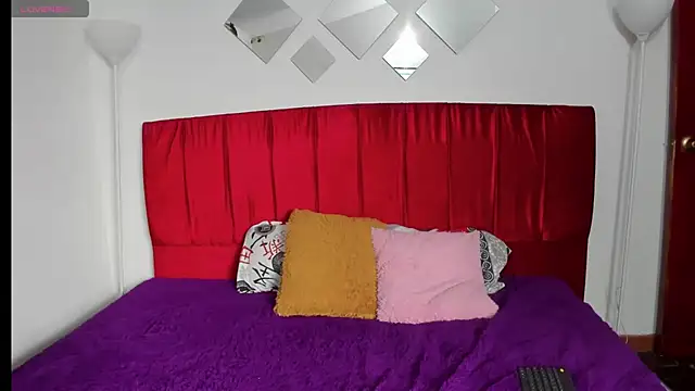 Snapshot of Electra__moon chatting on 11-29-25, 06:13 Electra moon online show from 11-29-25, 06:13