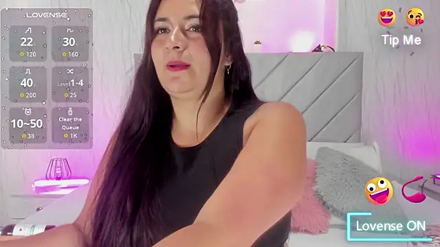 Victoria Guzman online show from 12-18-25, 04:22