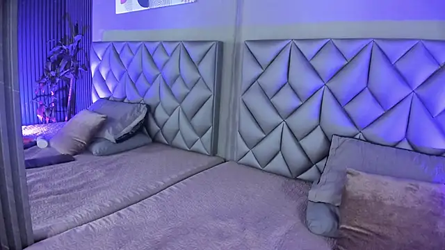 Kitty Dollyy online show from 11-11-25, 08:36