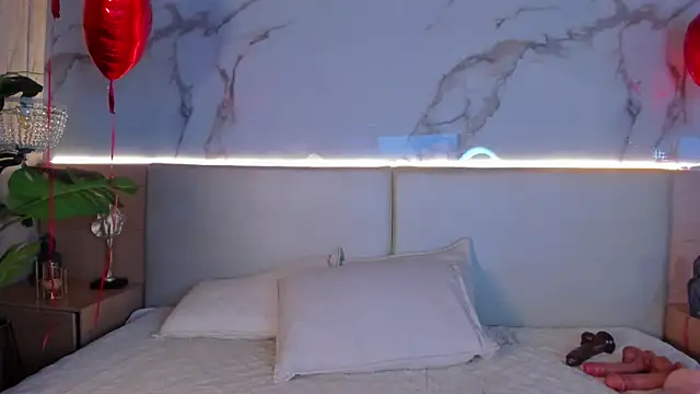 Snapshot of Celeste-Evanns chatting on 02-13-26, 07:47 Celeste-Evanns online show from 02-13-26, 07:47