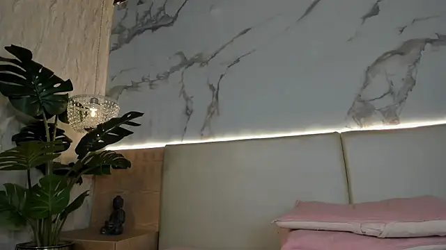 Snapshot of Celeste-Evanns chatting on 11-17-25, 08:13 Celeste-Evanns online show from 11-17-25, 08:13