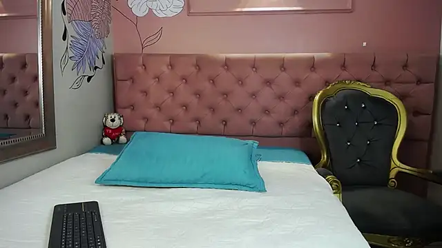 tiiny emilly online show from 02-13-26, 07:36