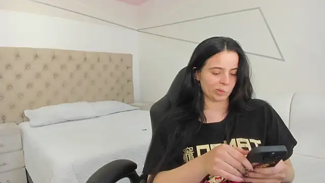 Snapshot of ChannelWhite_ chatting on 09-29-25, 10:37 ChannelWhite online show from 09-29-25, 10:37