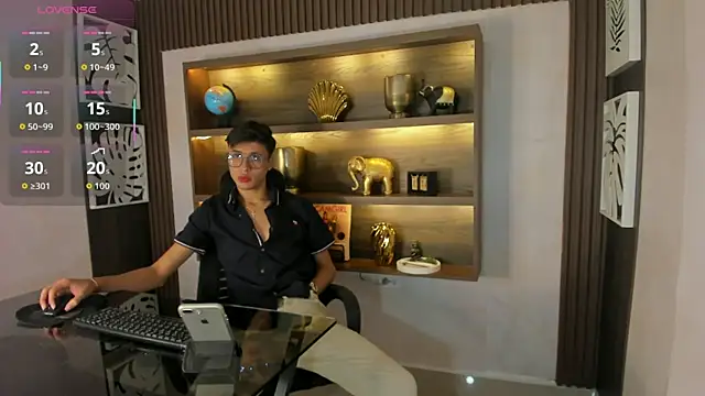 AmadeoDesanti online show from 10-21-25, 11:31