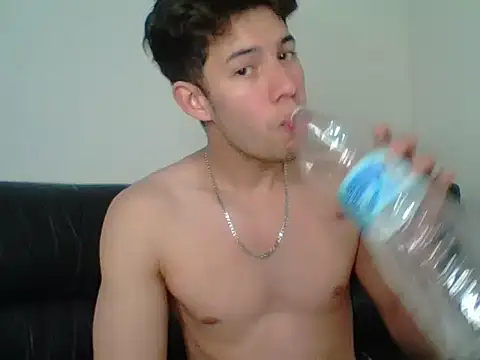 Maxtaylor18 online show from 11-13-25, 11:52