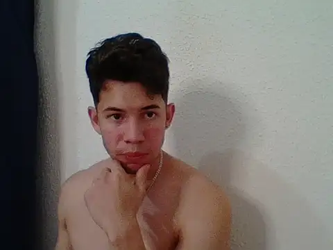 Maxtaylor18 online show from 10-28-25, 05:29