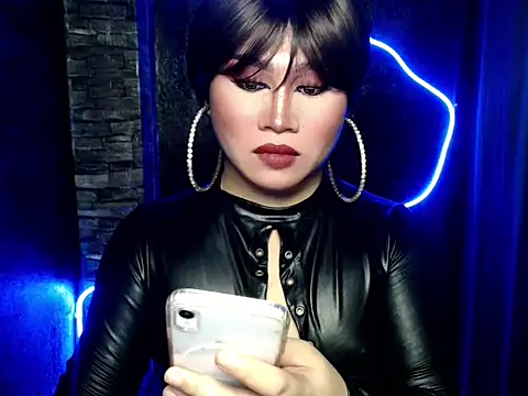 Snapshot of pretty_lassy chatting on 09-24-25, 08:21 pretty lassy online show from 09-24-25, 08:21