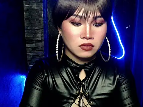 Snapshot of pretty_lassy chatting on 10-21-25, 08:36 pretty lassy online show from 10-21-25, 08:36