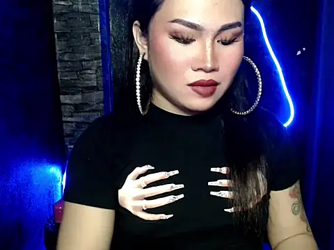 Snapshot of pretty_lassy chatting on 10-13-25, 11:56 pretty lassy online show from 10-13-25, 11:56