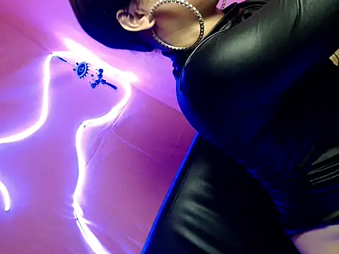 Snapshot of pretty_lassy chatting on 12-18-25, 02:21 pretty lassy online show from 12-18-25, 02:21