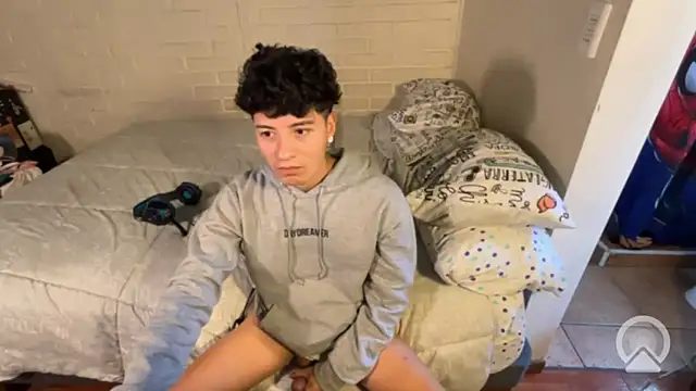 Snapshot of feeelipe2007 chatting on 02-15-26, 07:13 feeelipe2007 online show from 02-15-26, 07:13