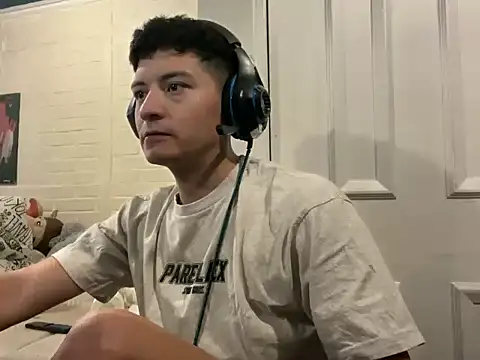 Snapshot of feeelipe2007 chatting on 09-10-25, 02:54 feeelipe2007 online show from 09-10-25, 02:54