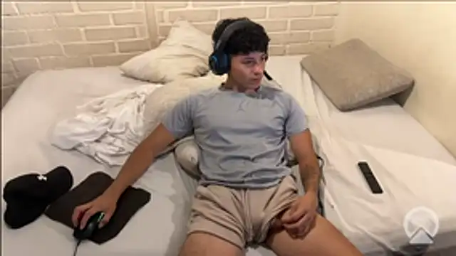 Snapshot of feeelipe2007 chatting on 02-11-26, 11:15 feeelipe2007 online show from 02-11-26, 11:15